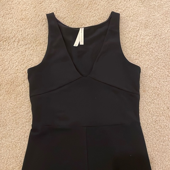 Aritzia The group by Babaton soft contour romper - Picture 2 of 3
